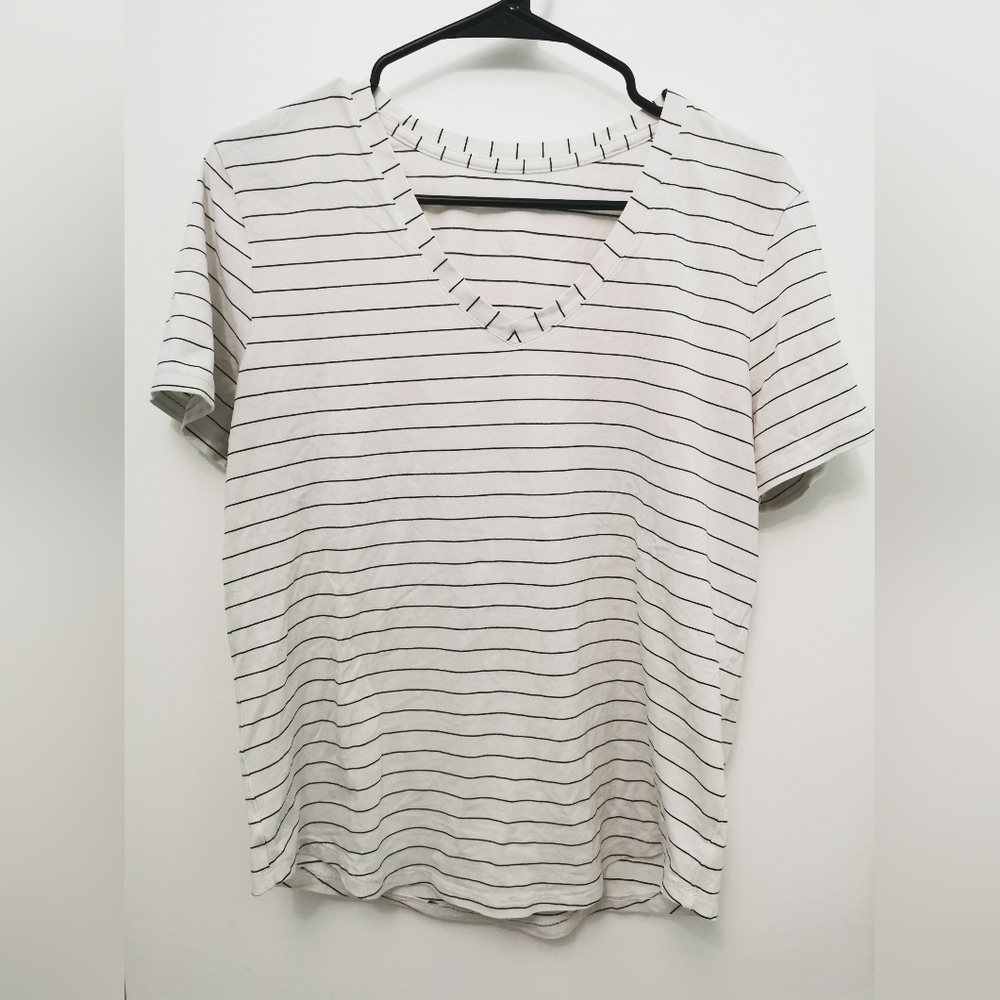 Lululemon Love Tee Short Sleeve V-Neck T-Shirt
